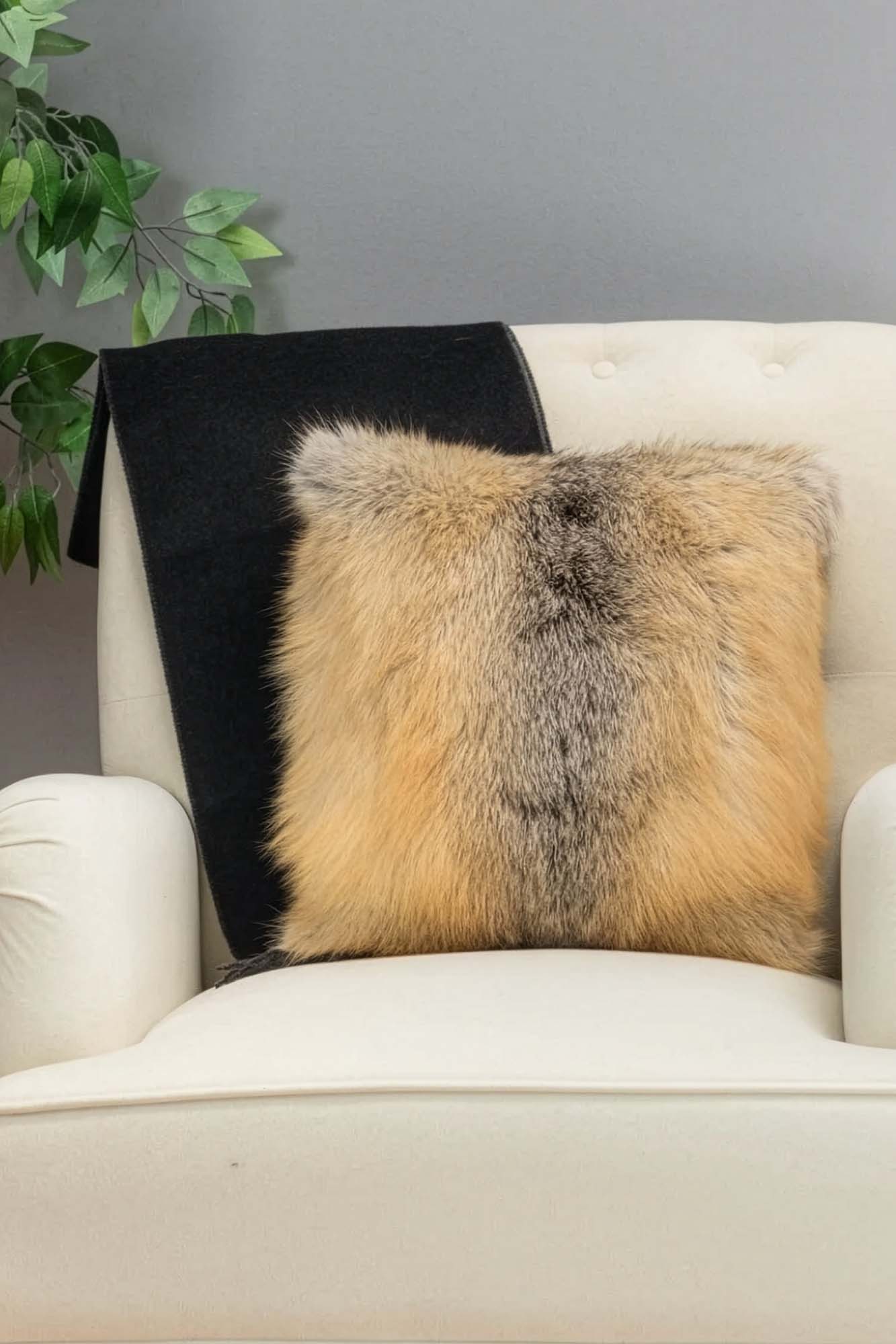 Golden Island Fox Fur Pillows – GK Furs