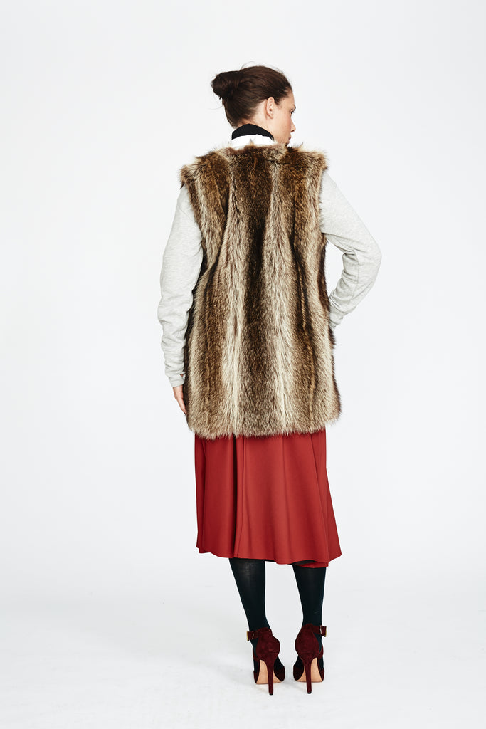 natural raccoon fur vest with slit pockets back side detail